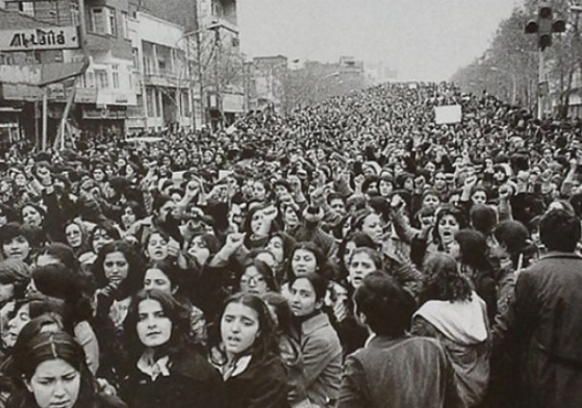 Women protest, Islamic Revolution
