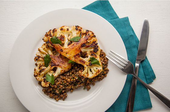Grilled cauliflower with lentils
