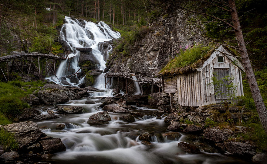 7. Kvednafossen waterfall