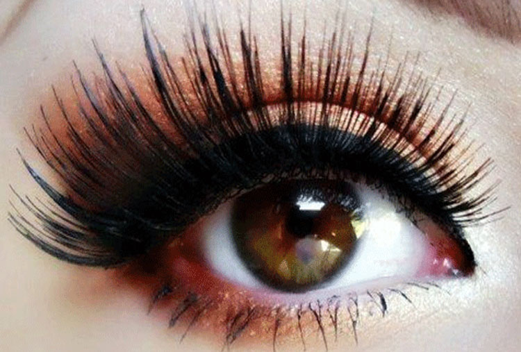 Thick lashes