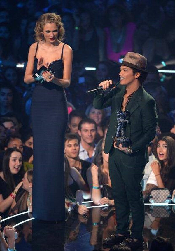 Bruno Mars right next to Taylor Swift