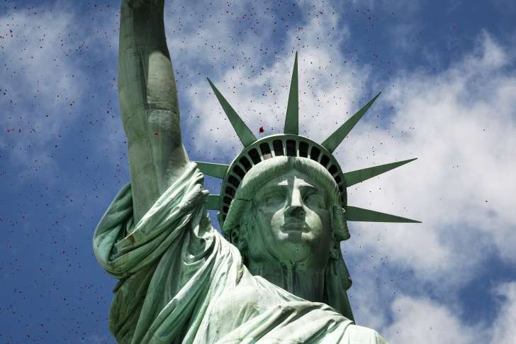 David Copperfield makes the Statue of Liberty vanish
