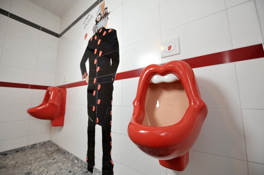 I need to vist this bathroom ASAP!