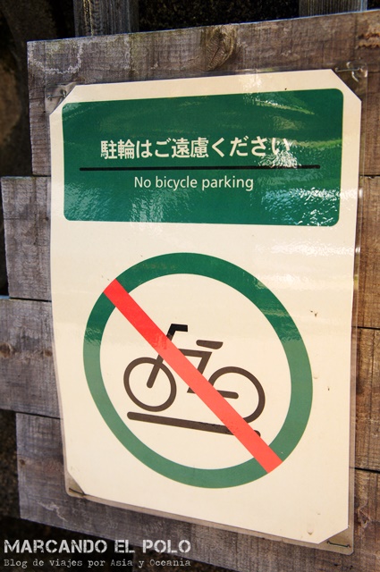 It is forbidden to park bicycles on the street