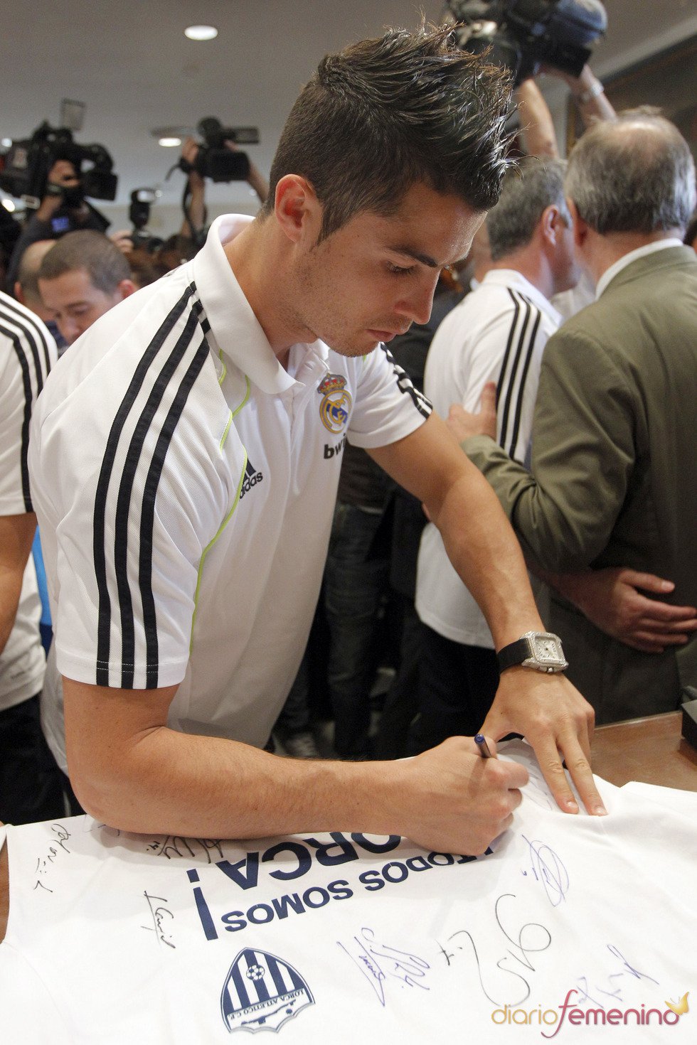 What does the signature of Cristiano Ronaldo mean?