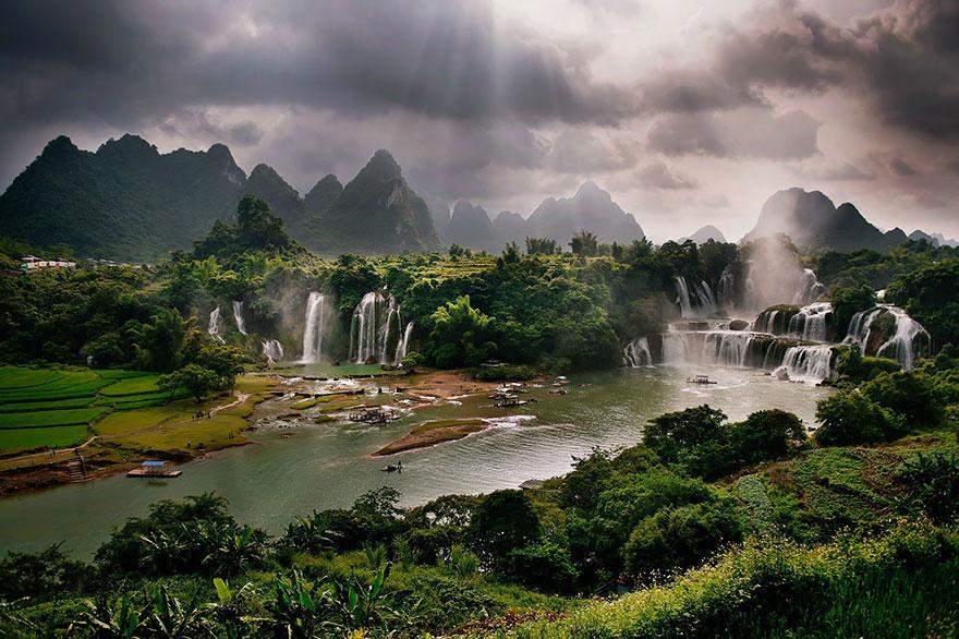 Ban Gioc–Detian Falls, border between China and Vietnam