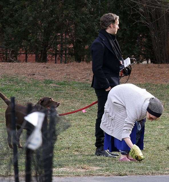 Anne Hathaway picking up her dog's poop