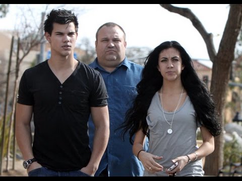 Taylor Lautner lives with his parents