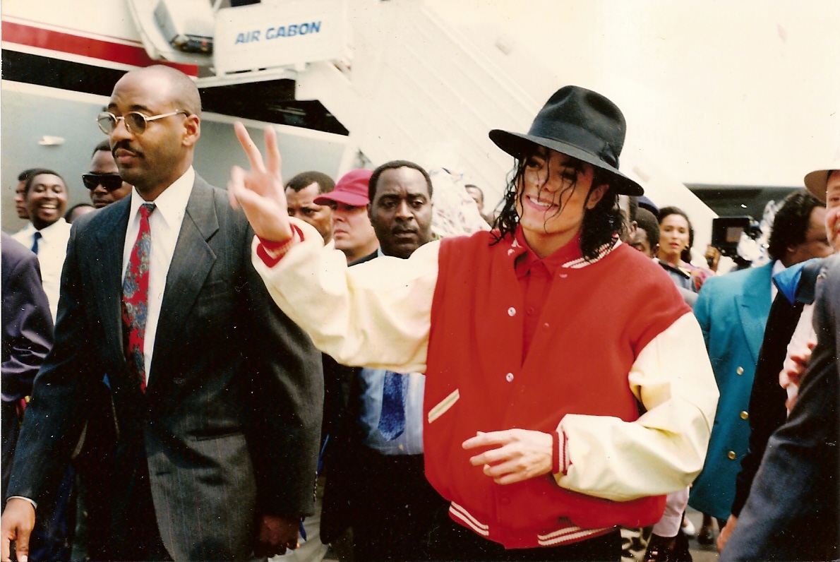 What the signature tells us about Michael Jackson