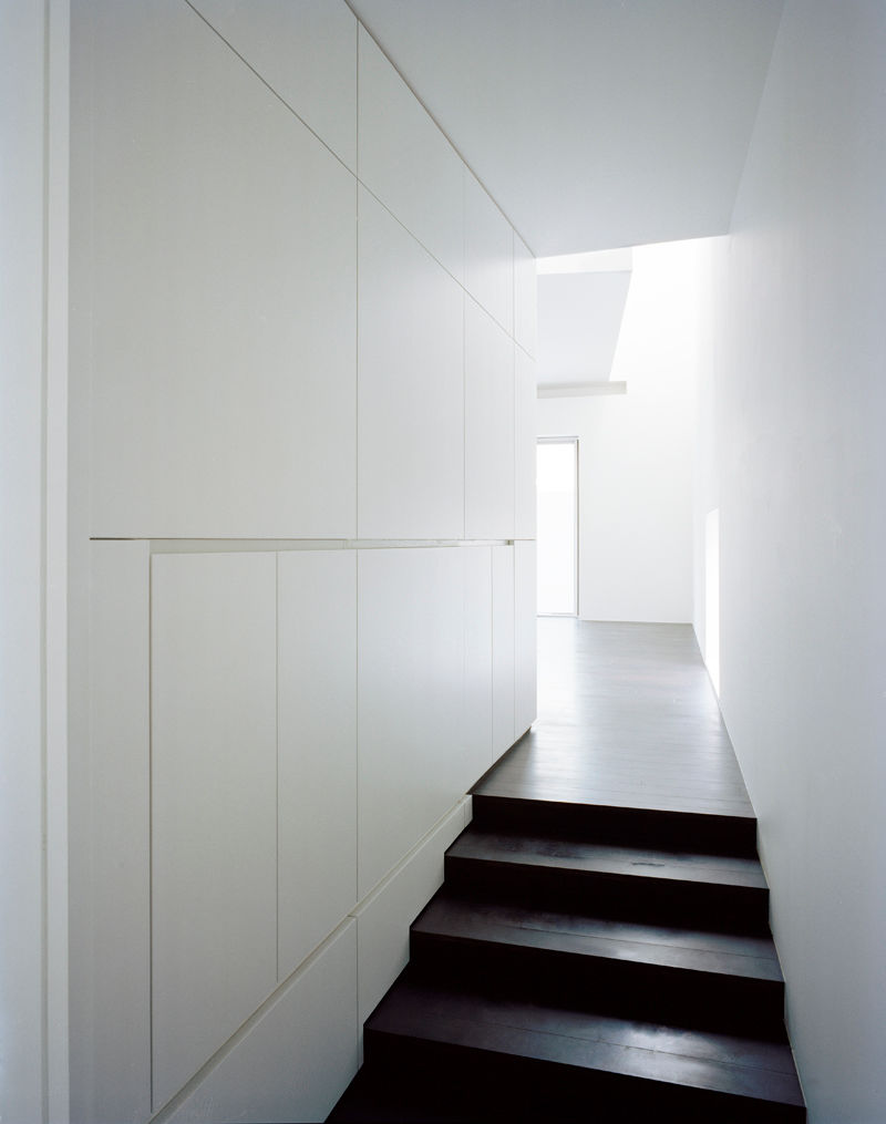 White gives the sensation of big spaces