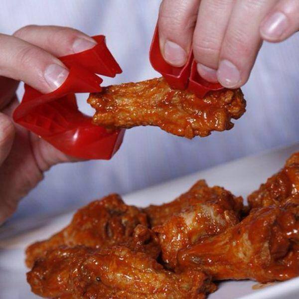 Trongs: The Chicken Wings Holders For Cleaner Eating