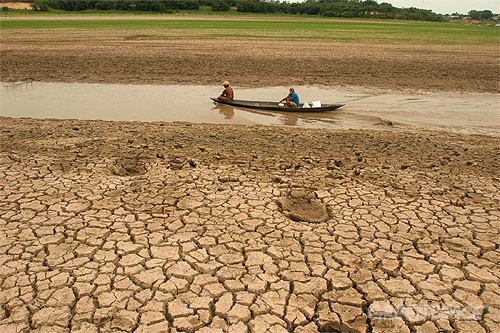 Droughts seize the planet