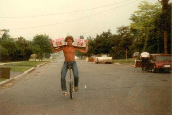 He brings the drinks, 1978