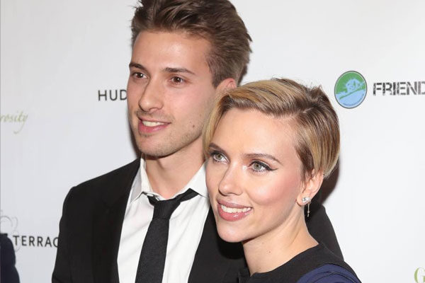 Scarlett Johansson and her twin Hunter